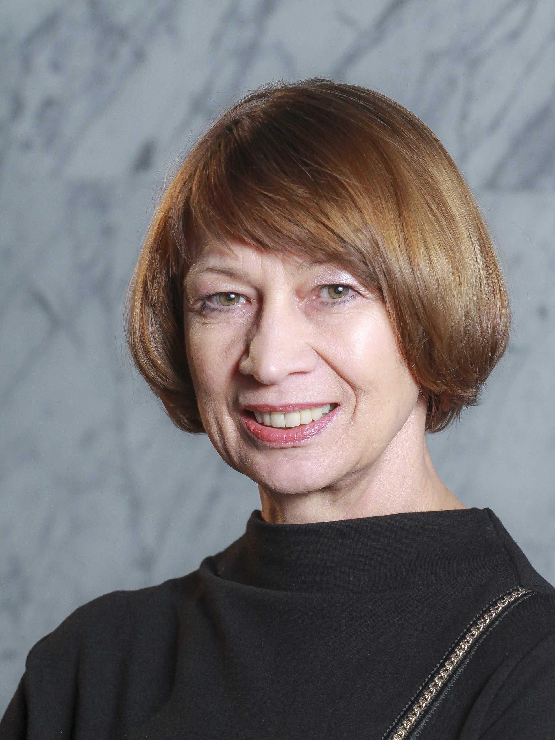 dr hab. Ewa Lisowska