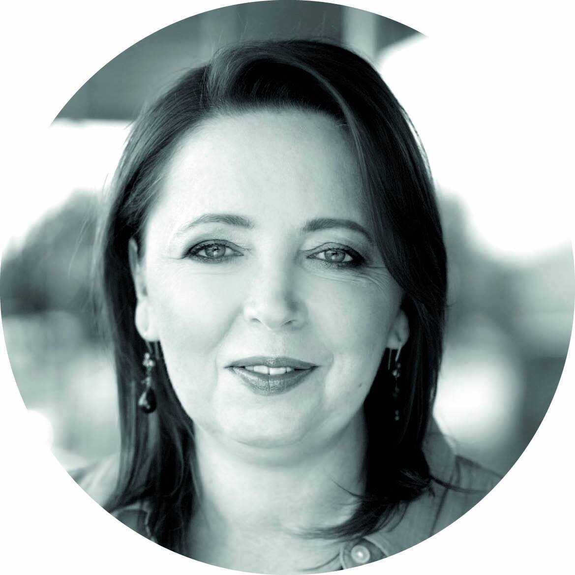 Dyrektor zarządzający, dyrektor Departamentu Zasobów Ludzkich i Organizacji w KIR. Odpowiada za rozwój pracowników, budowę kreatywnego środowiska pracy oraz za działania z zakresu komunikacji wewnętrznej i budowania marki pracodawcy. Swoj